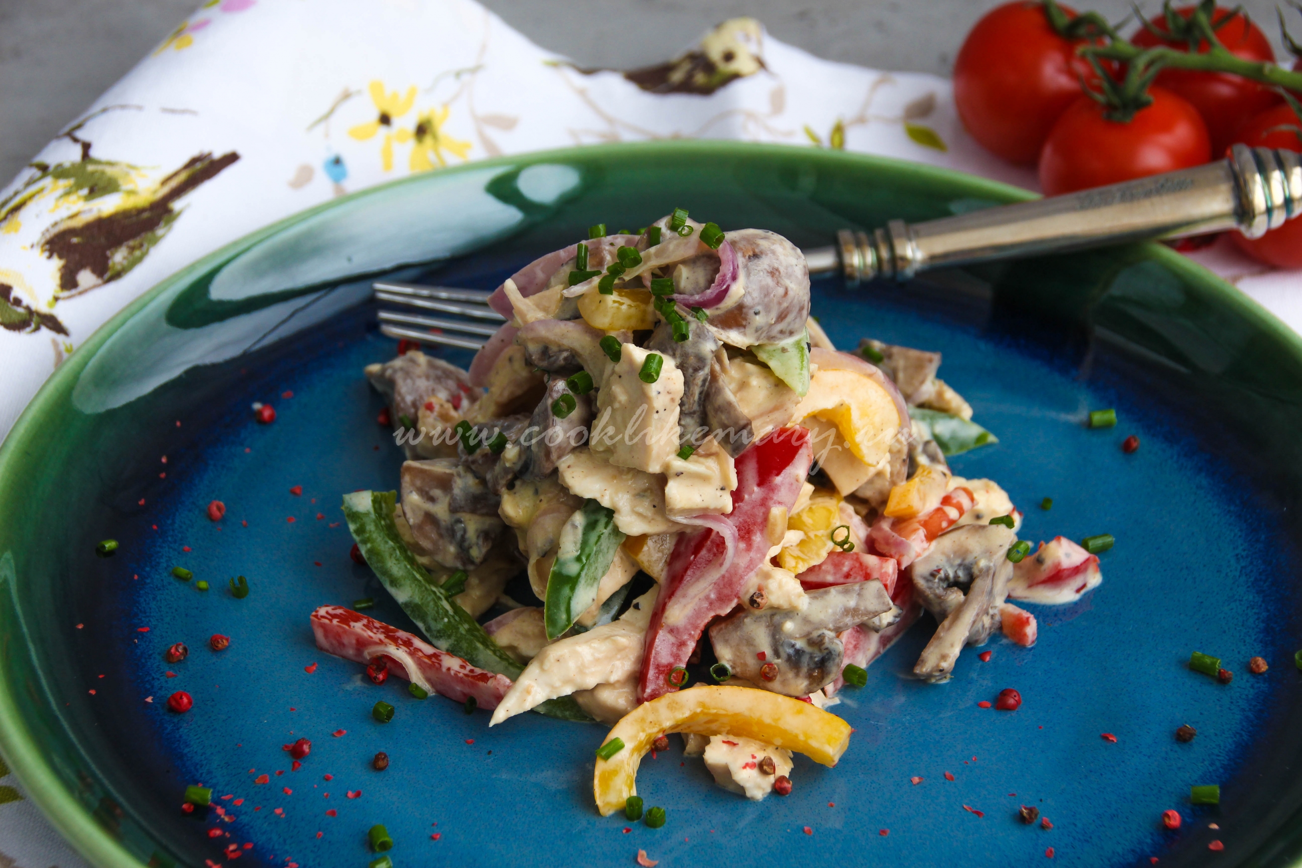Очень вкусный салат слоями с курицей, картофелем, сыром и грибами