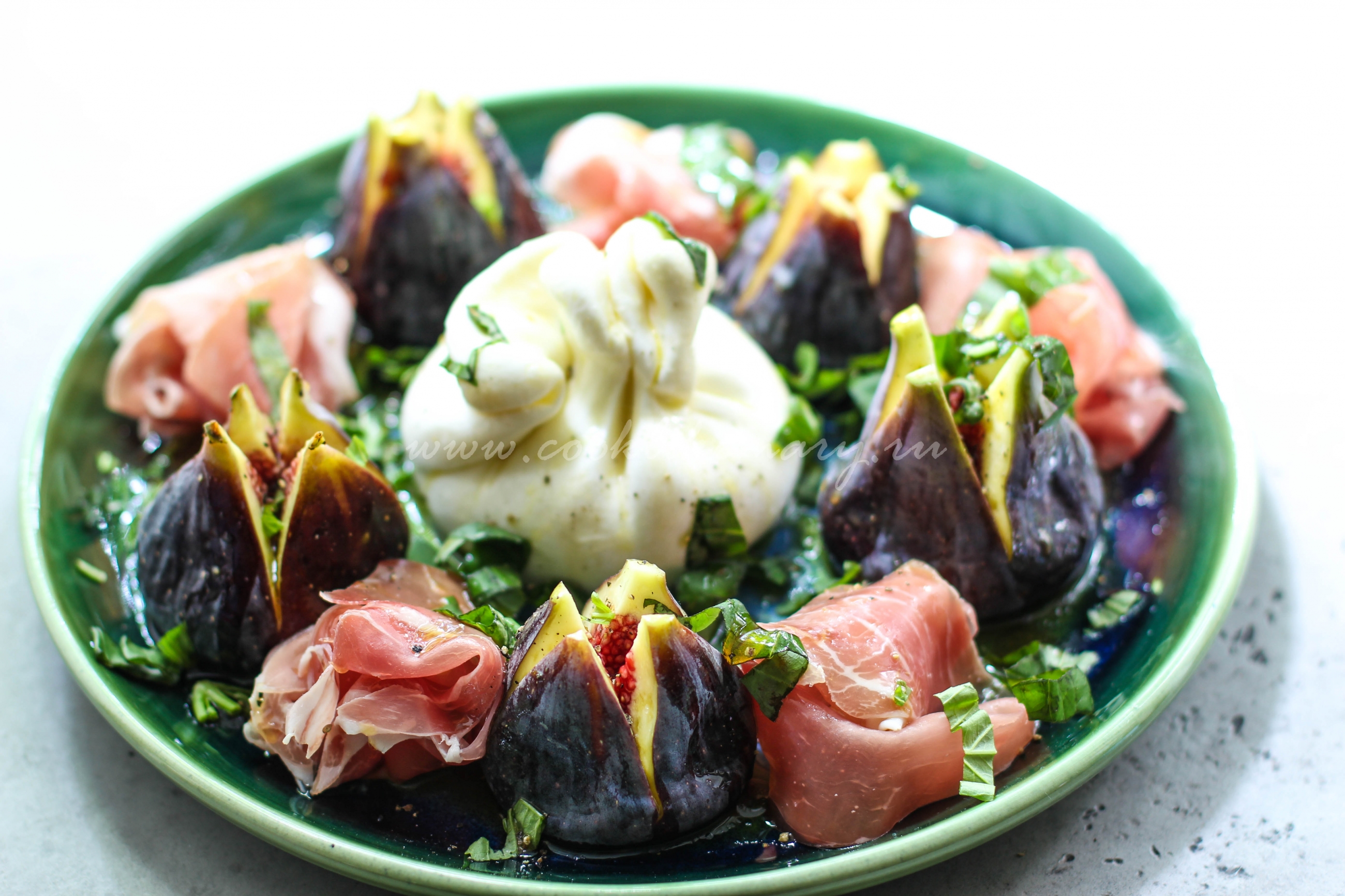 Салат с инжиром и сыром: рецепт с видео и фото пошагово |