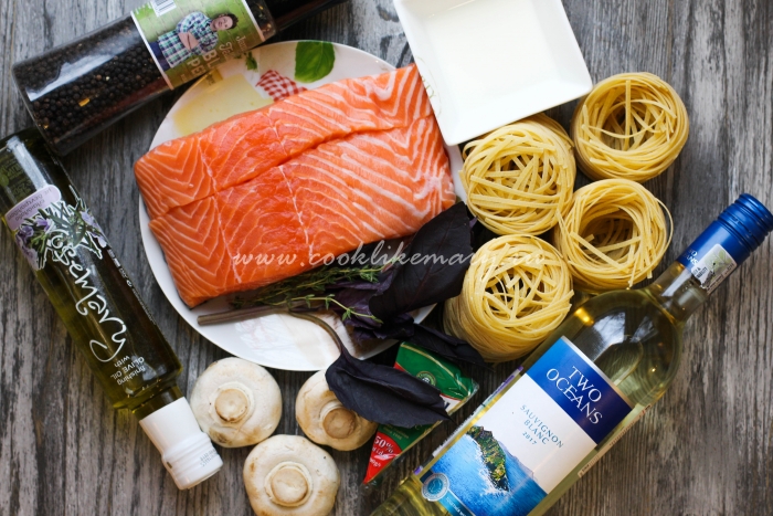 Ингредиенты для феттучини с лососем в соусе из голубой плесени