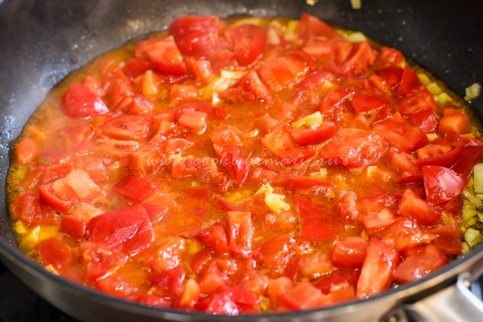Приготовление соуса для спагетти с баклажанами