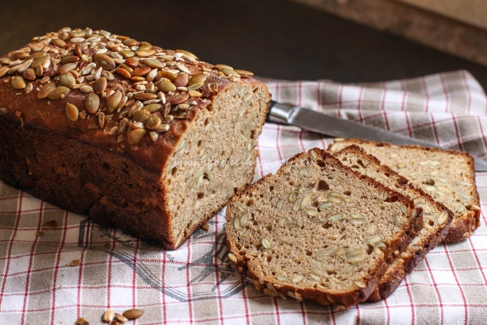 Ржано-пшеничный хлеб с тыквенными семечками 